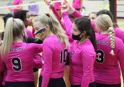 Photo depicting Volleyball Pink Out 10-2-20